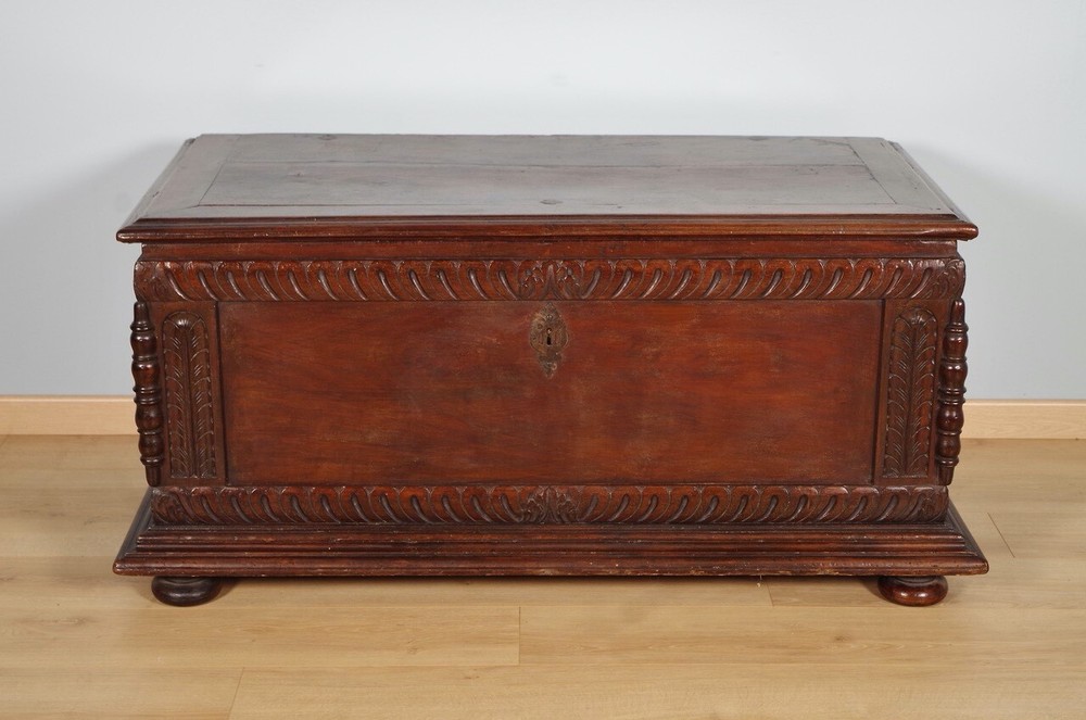 Renaissance period chest
