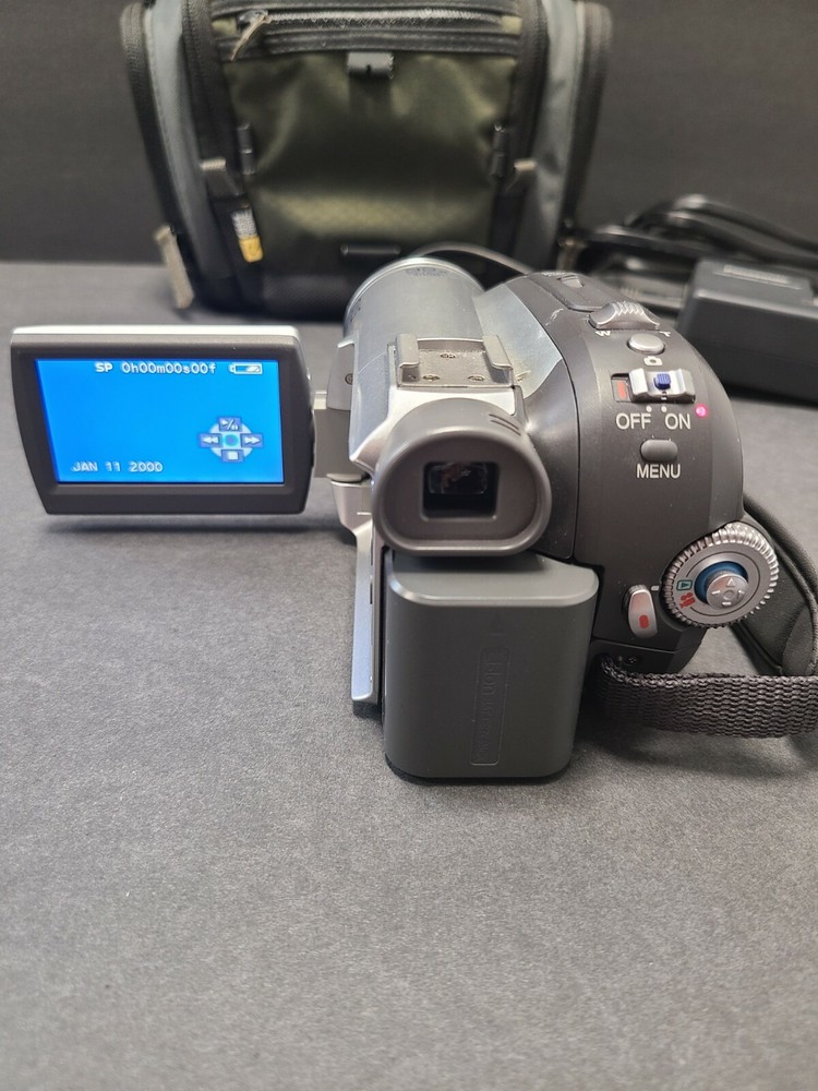 PANASONIC OPTICAL IMAGE STABILIZER 32X OPTICAL ZOOM VIDEO CAMERA WITH CHARGER