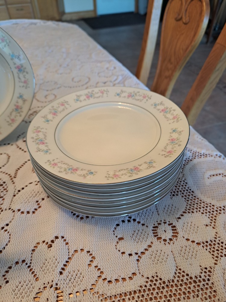 Dynasty Fine China Vintage Rapture Pattern Dinnerware 36 Piece Grouping