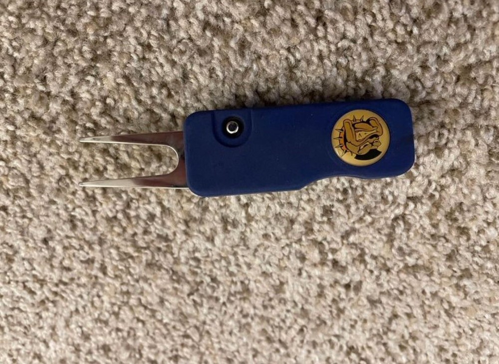 The Tawgg Divot Tool