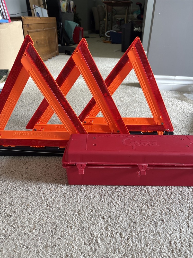 Emergency Triangle Kit  Road Reflectors
