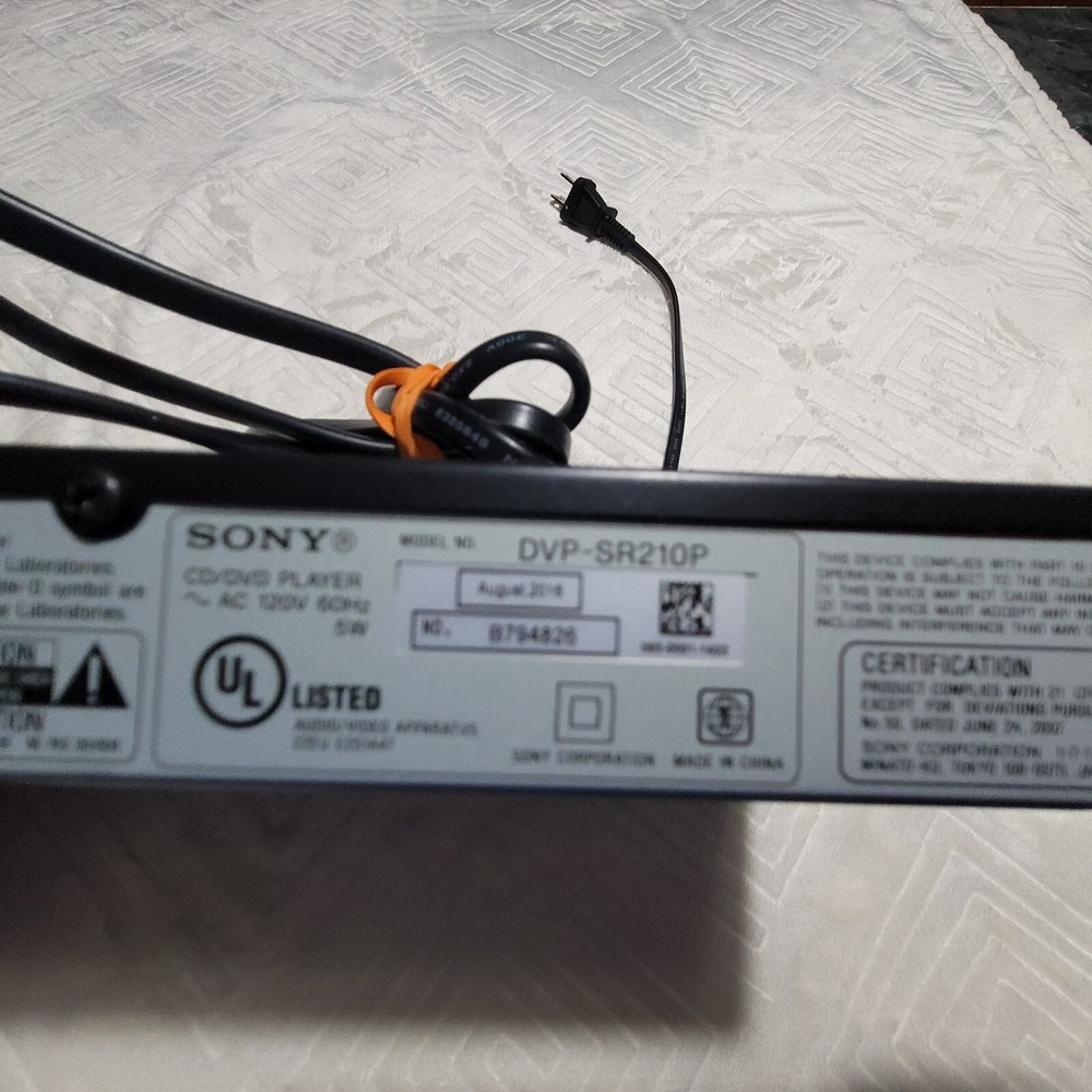 Sony DVP-SR210P Progressive Scan CD/DVD Player With Remote Tested Working