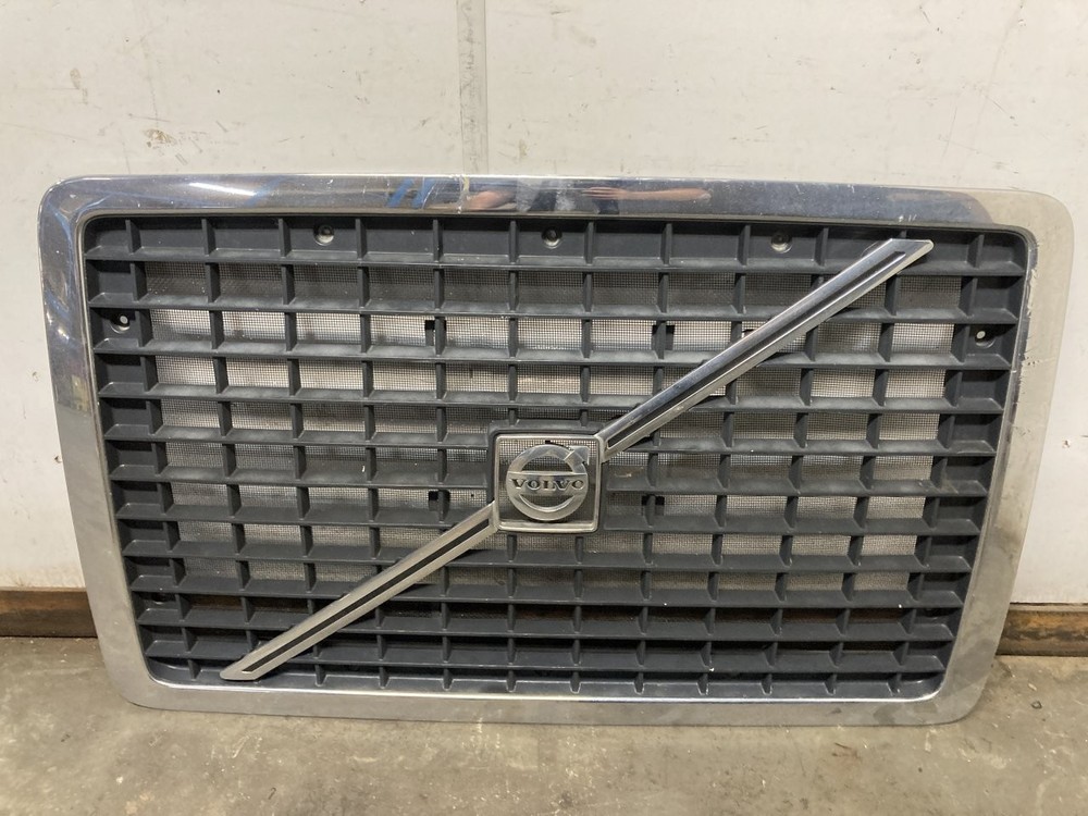 2003-2017 Volvo VNL Grille - Used