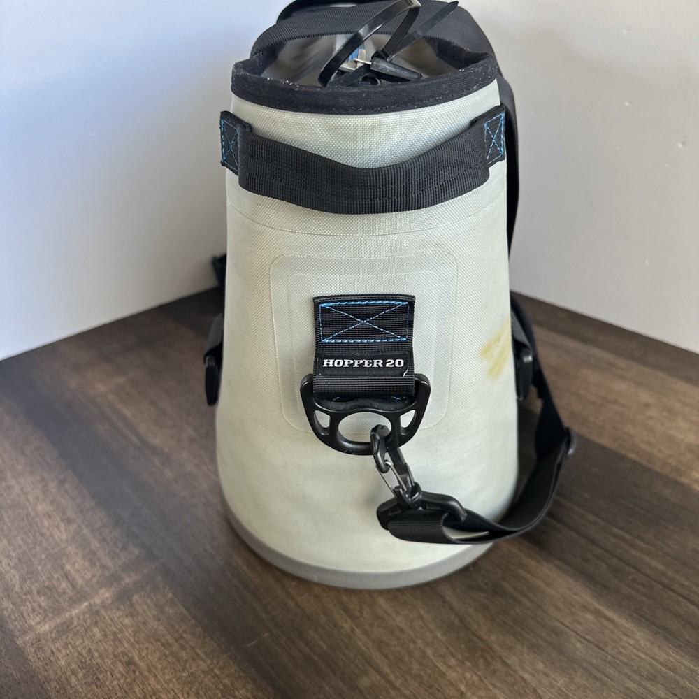 Yeti Hopper 20 Soft Sided Cooler - 20 Quart Grey & Blue with Shoulder Strap