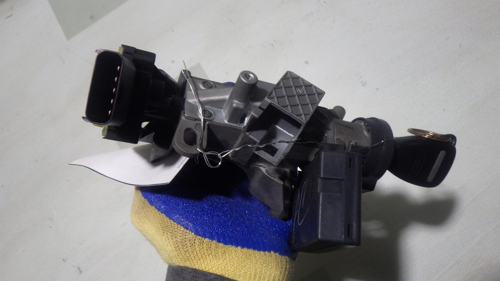 07 CHRYSLER PT CRUISER Ignition W/Key