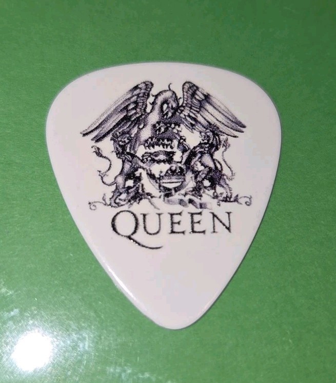 Queen Brian MAY SIGNED Guitar Pick Logo White