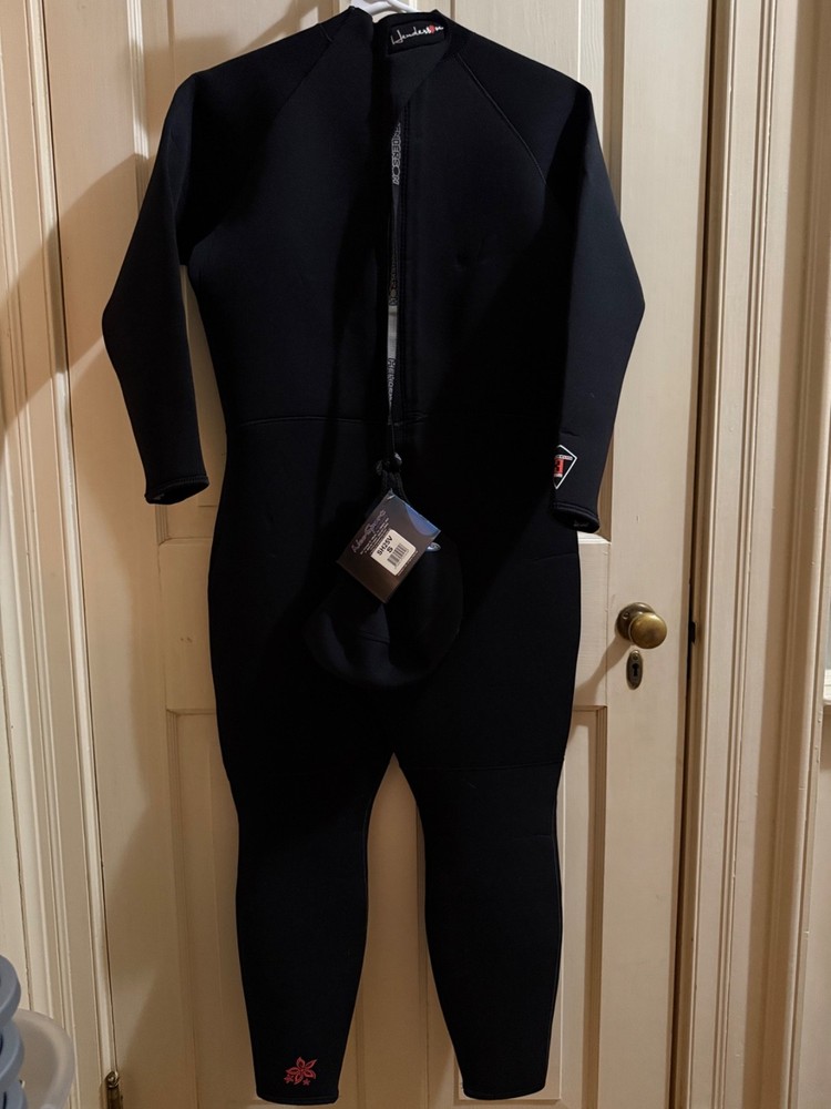 Henderson Women’s WetSuit & Cap NEW