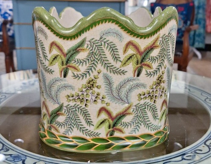 GREEN & WHITE FERN PORCELAIN PLANTER/CACHEPOT