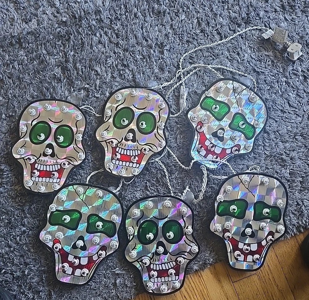 Halloween String Up Lighted Skulls Decoration Working