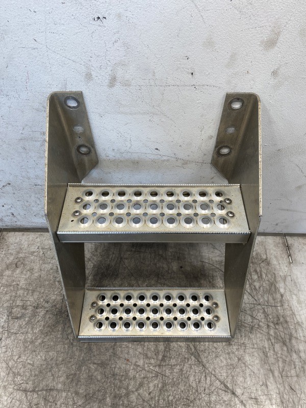 2007 International 9400i Frame Step (722-10308)