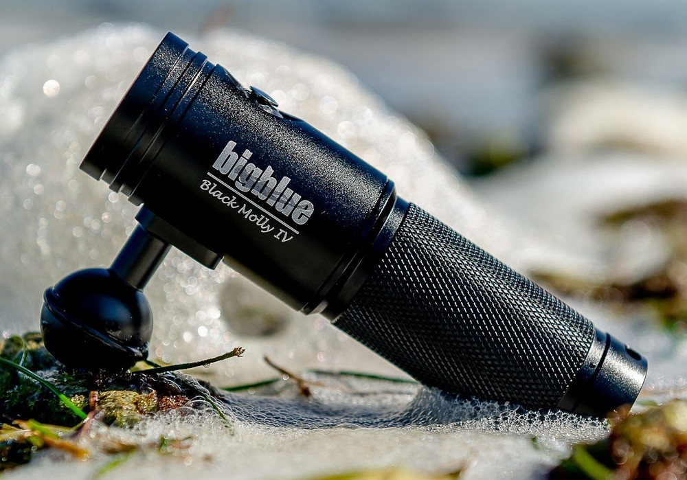 BigBlue AL2000XWP-TC-II Extra Wide Beam Dive Light -2000 Lumens