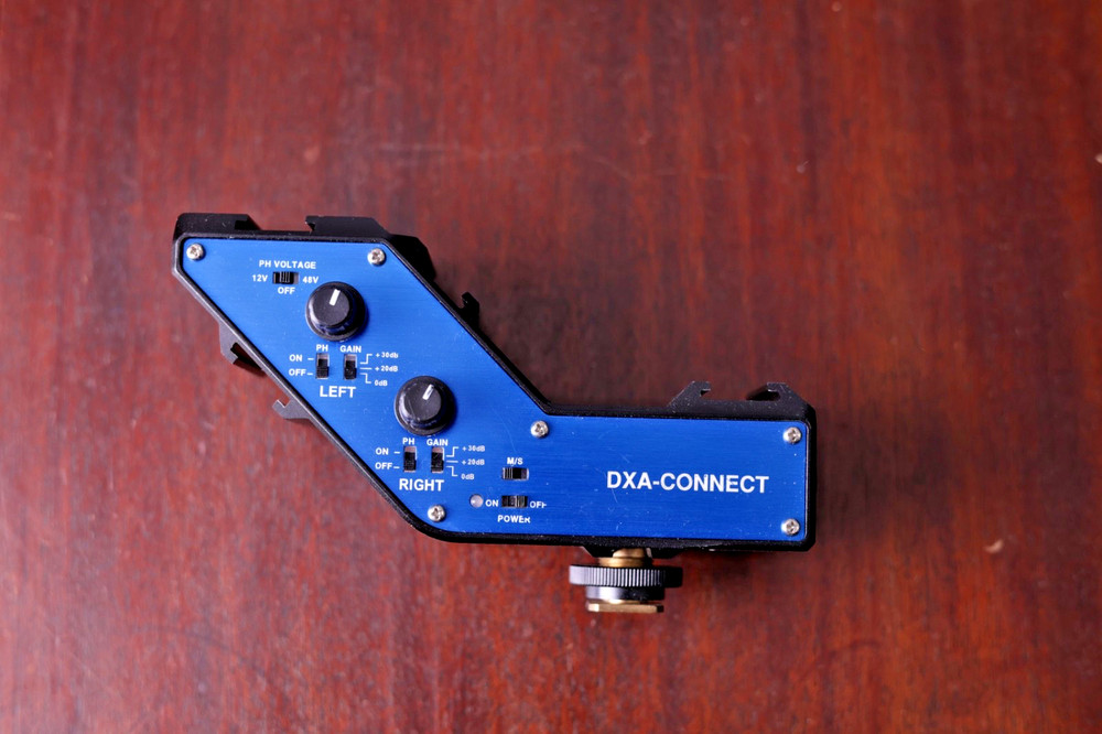 Beachtek DXA-CONNECT  Audio XLR Adapter For DSLR. Phantom Power