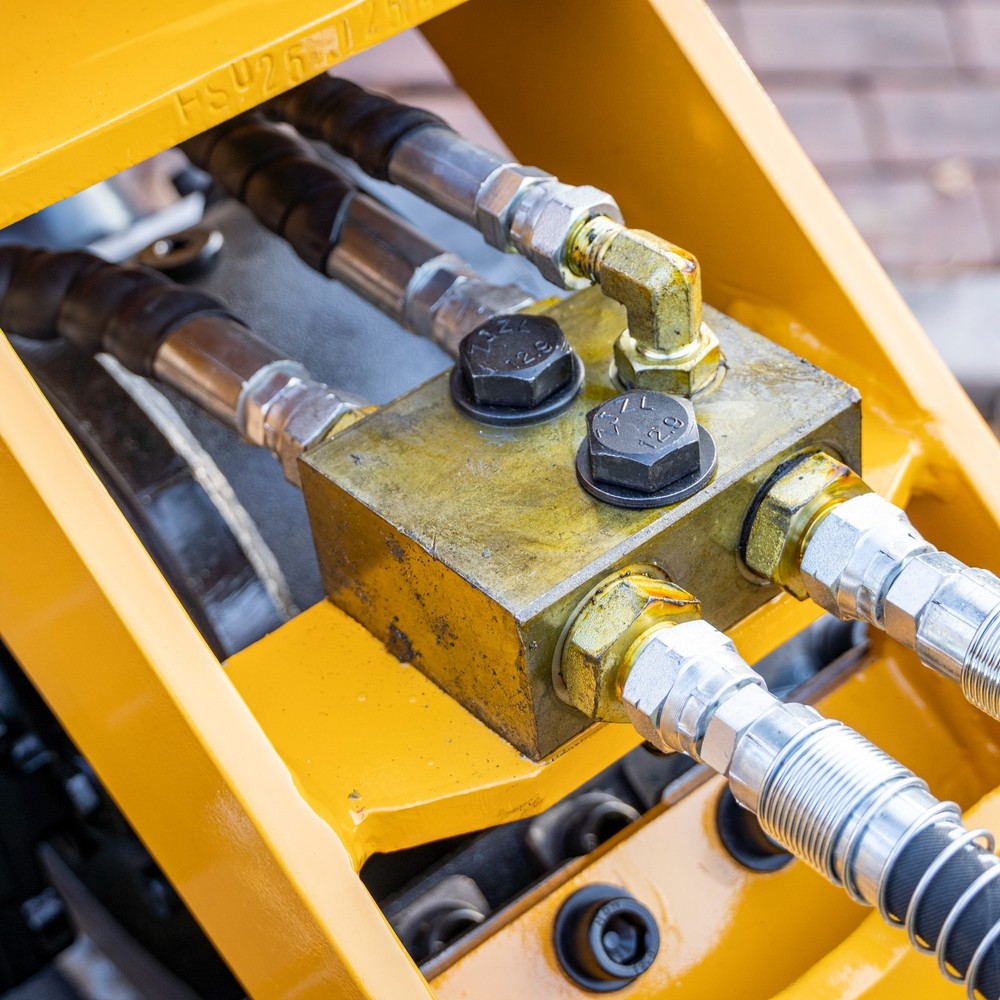 TYPHON Compatible Hydraulic Plate Compactor Attachment for Mini Excavators 1-2 T