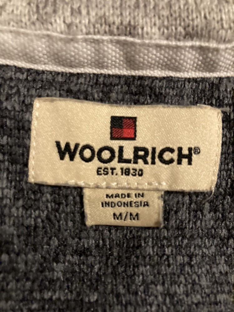 men's medium Woolrich 1/4 zip heathered polyester sweater - NICE