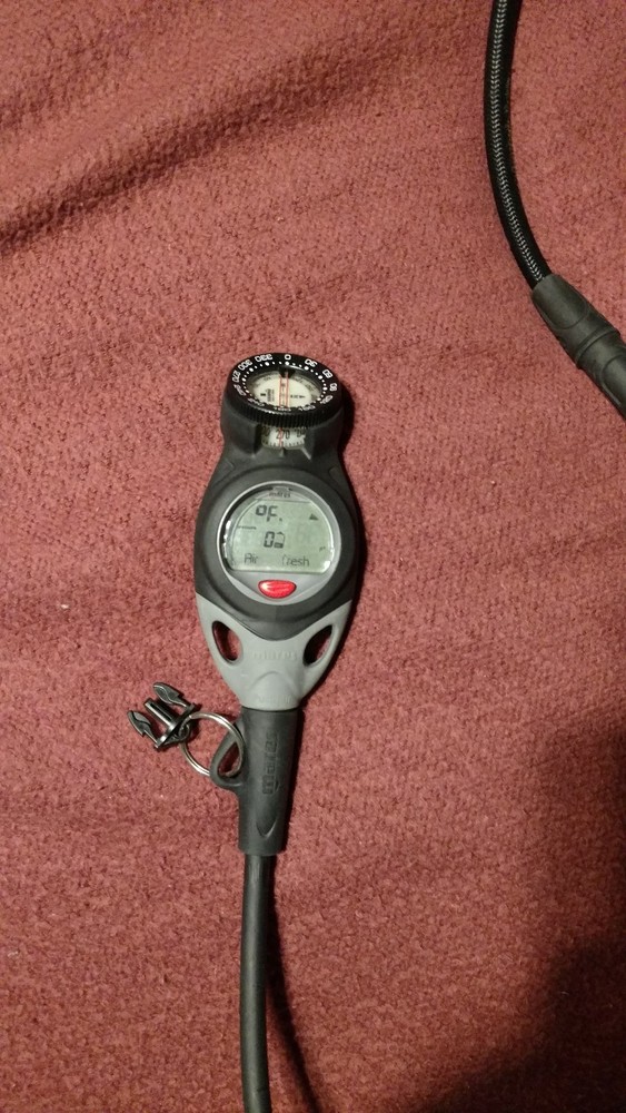 mares puck air w/compass, drak usb interface, user guide disk, and extra face...