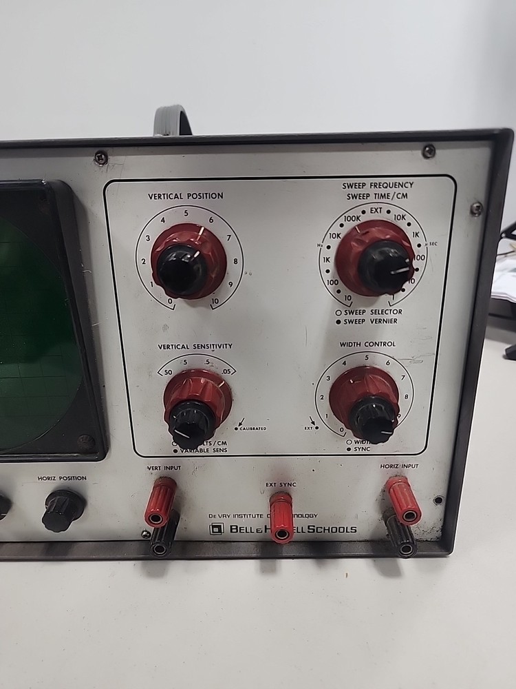 Devry Bell & Howell Schools Model 34 Oscilloscope Analyzer Powers Up