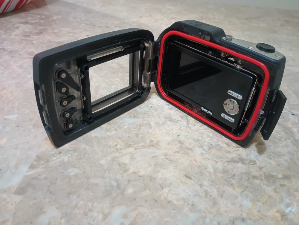 Sealife DC1400 HD Digital Underwater Camera Bundle