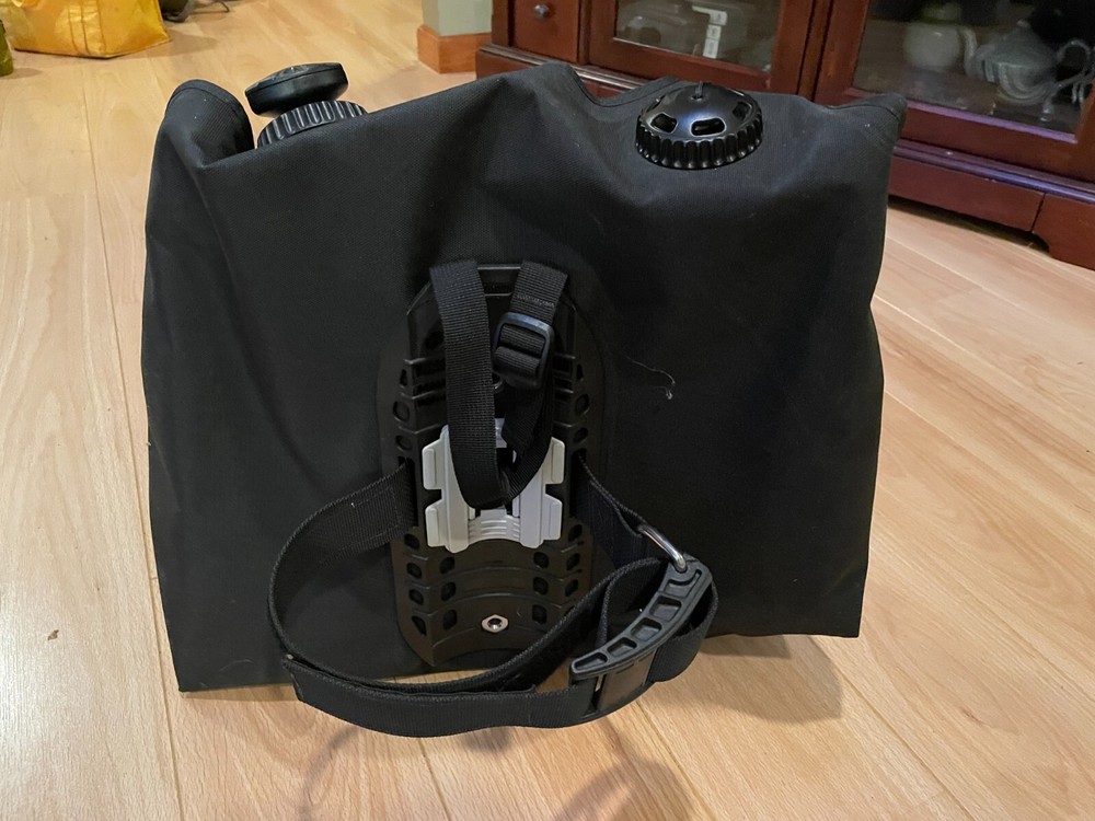 Sub Gear LEVO BC size Mens Medium Large