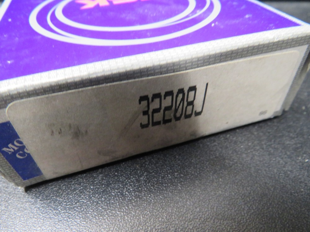 NSK HR32208J Bearing Set