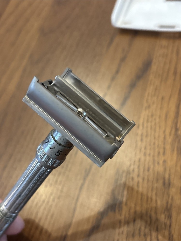 Vintage Gillette Adjustable Safety Razor With Plastic Case - *READ*