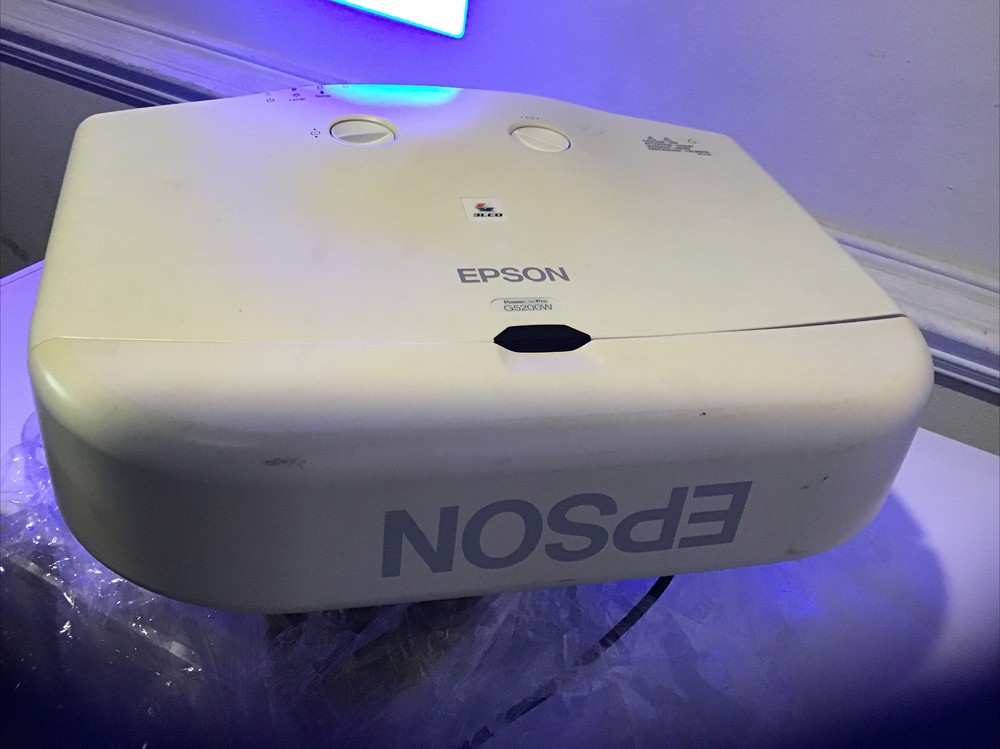 Epson Powerlite Pro G5200W Projector