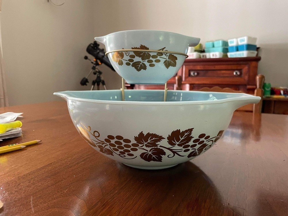 Reproduction Bracket for Pyrex Chip & Dip Cinderella Bowls