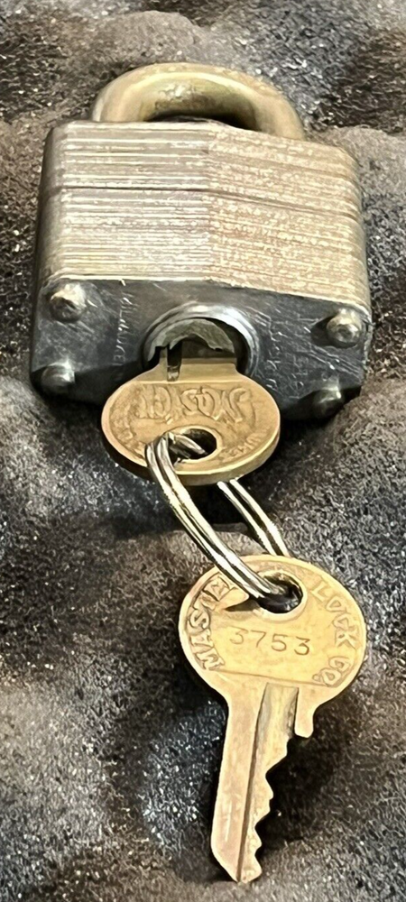 MASTER LOCK COMPANY #3 PADLOCK (2) BRASS KEYS.