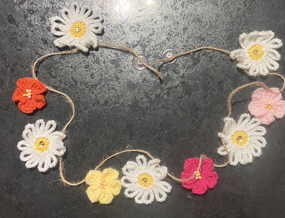 🌸 NEW hand Crochet sparkly daisy flower Jute Rustic Bunting Window sequins Gift