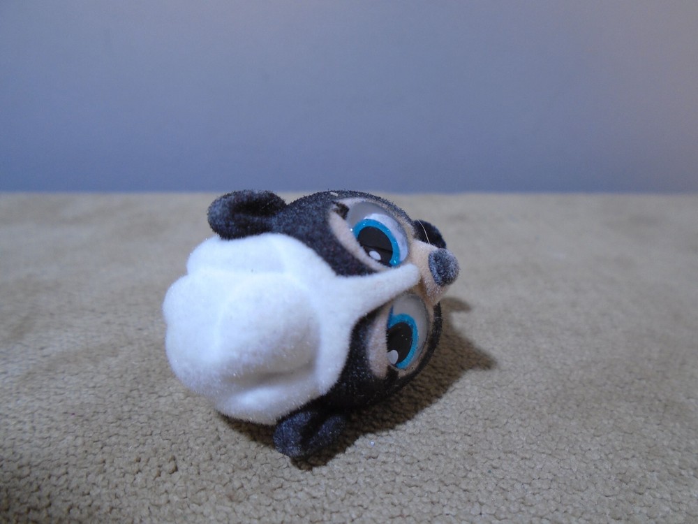 MINIATURE 1.5” FLOCKED SKUNK FIGURE UNBRANDED (MA733)