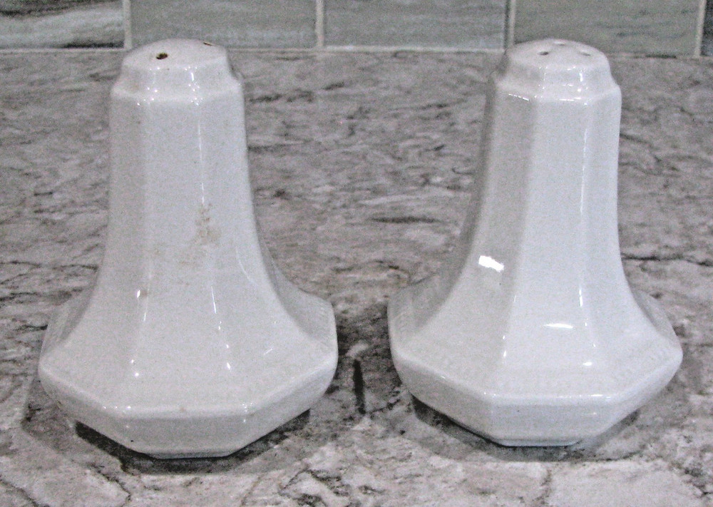Johnson Brothers, Heritage White, Salt & Pepper, Octangular, England, 3.75"