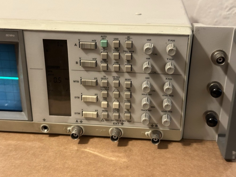 FLUKE PM3057 Combiscope Analog Oscilloscope 60MHz - POWERS UP, UNTESTED