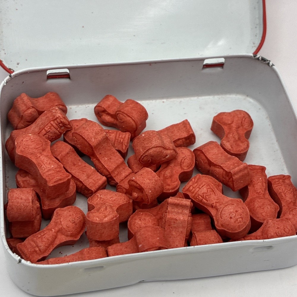 Vtg Tin Box Ragold Peanuts SNOOPY CINNAMON MINTS Candy