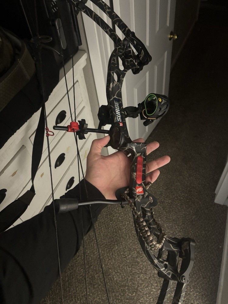 PSE Surge Compound Bow Black Beige leftHand Bow Hunting