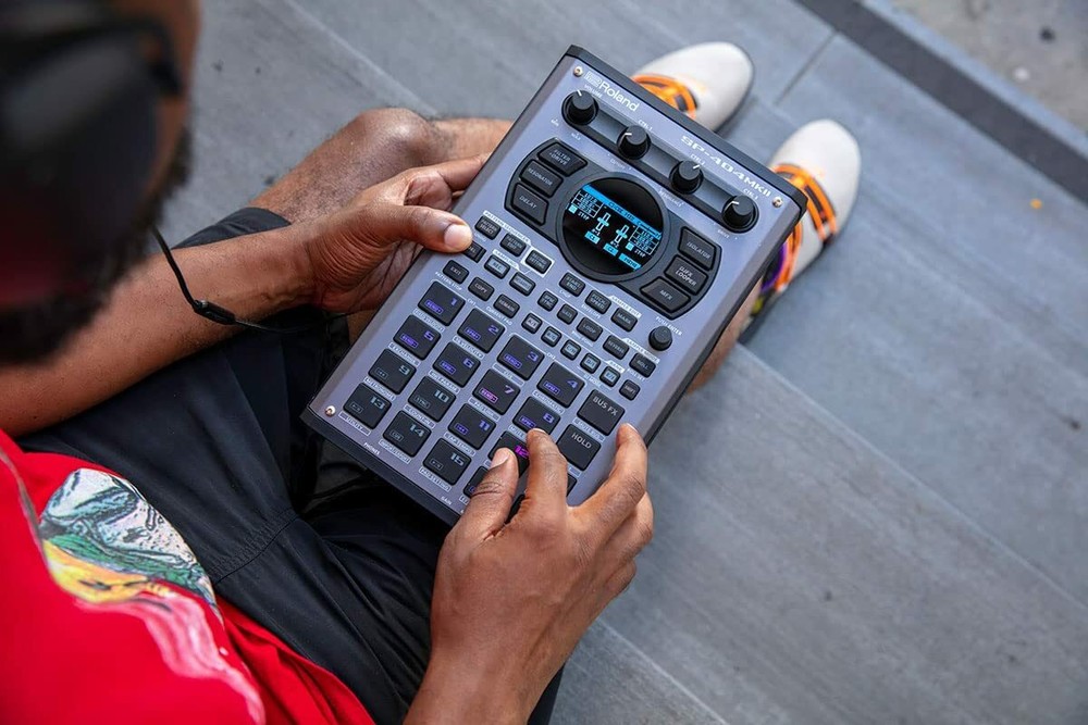 Roland SP-404MKII Creative Liner Wave Sampler & Effector Beatmaking Machine