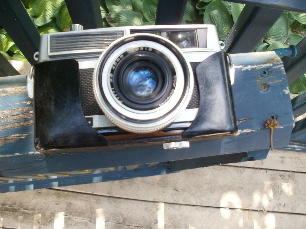 Vintage Petri Racer 35mm Camera with Leather Case (UNTESTED)