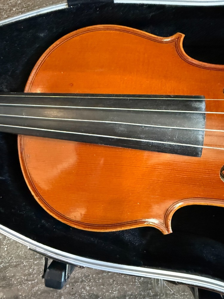 3/4 size Violin with case. Leon Albert brand