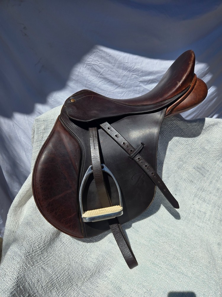 Bates Caprilli 17" CC jump saddle CAIR system adjustable tree Easy Change gullet