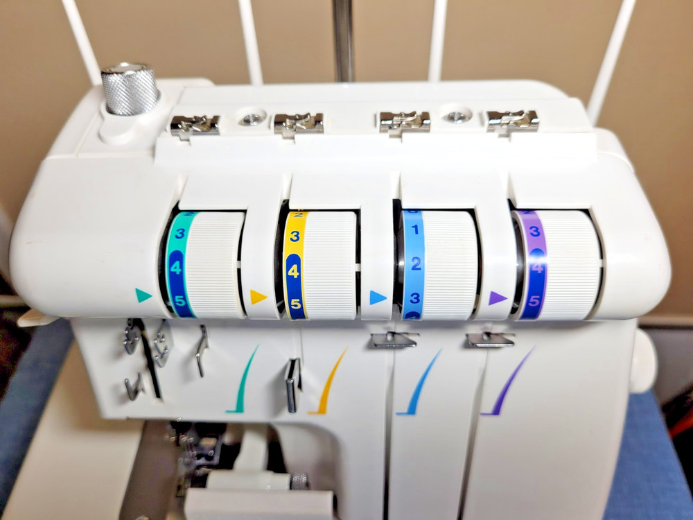 White Speedylock Differential Model 1800 Serger Sewing Machine -TESTED & WORKING