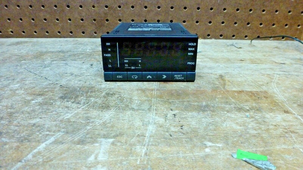 Omron K3NP-NB1A Frequency/Rate Meter *nice condition powers up* K3NPNB1A