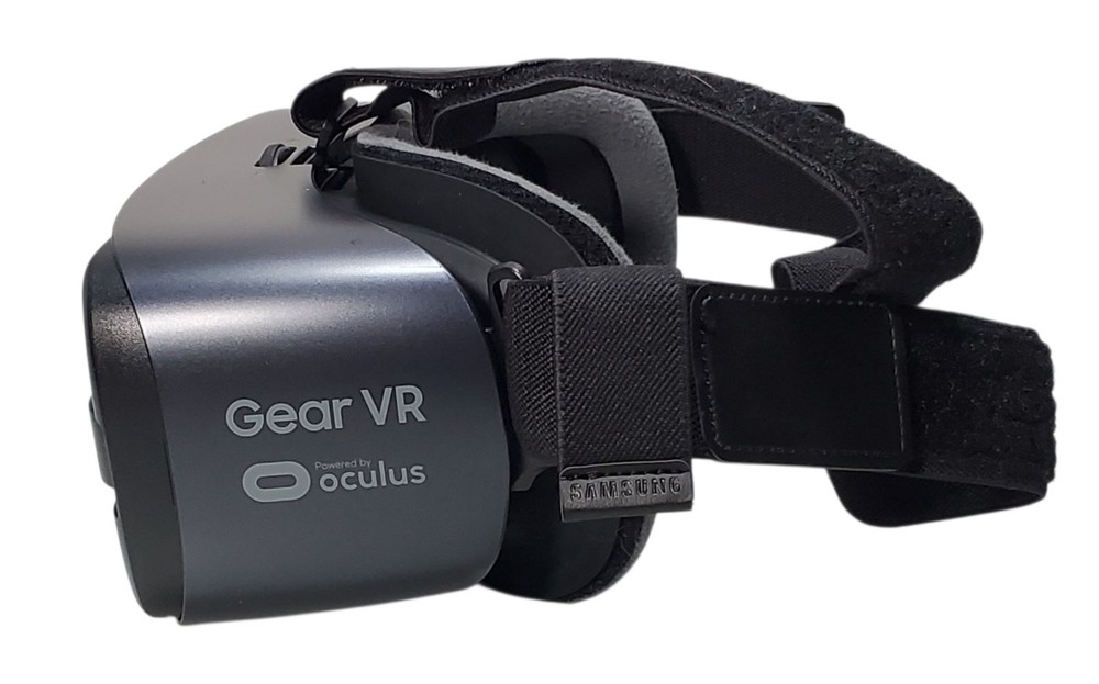 Samsung Gear VR with Controller Powered by Oculus with Original Box SM-R324