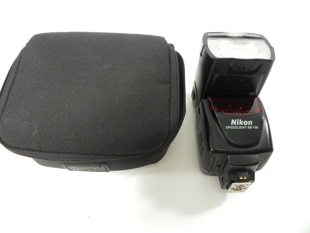 Nikon SB-700 Speedlight Shoe Mount Flash