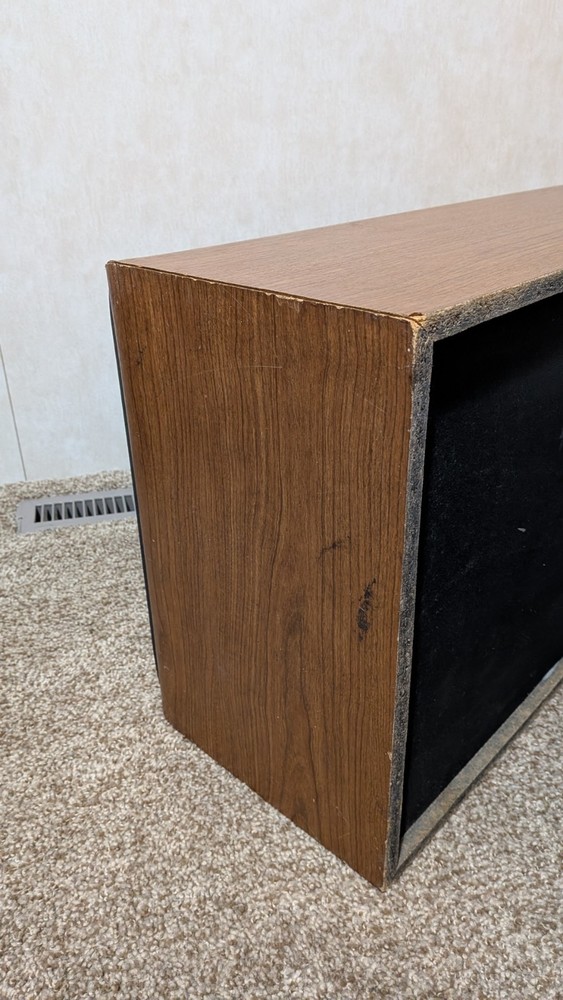 Technics Vintage Speaker Cabinets With Speaker Wire And Amplifier Receiver