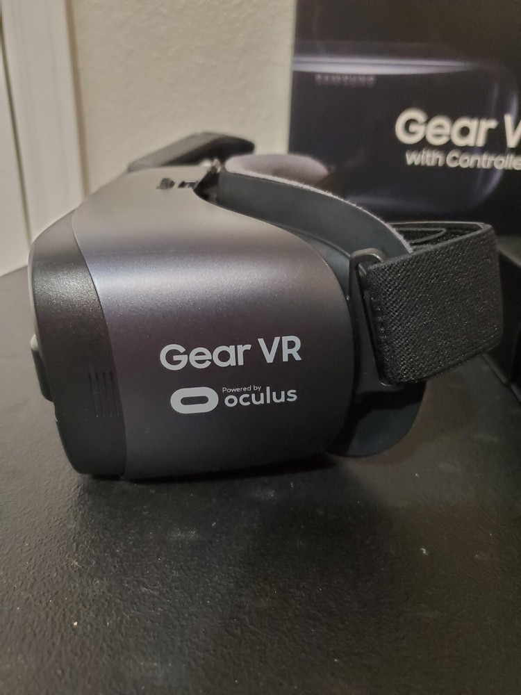 Samsung Gear VR Powered By Oculus Virtual Headset Controller Model SM-R324