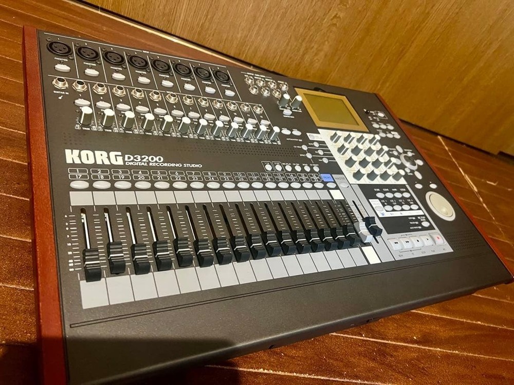 KORG D3200 Multi-Track Recorder with Instructions Used item
