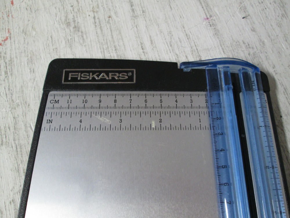Fiskars 12" Paper Trimmer, Swing Up Ruler, GUC
