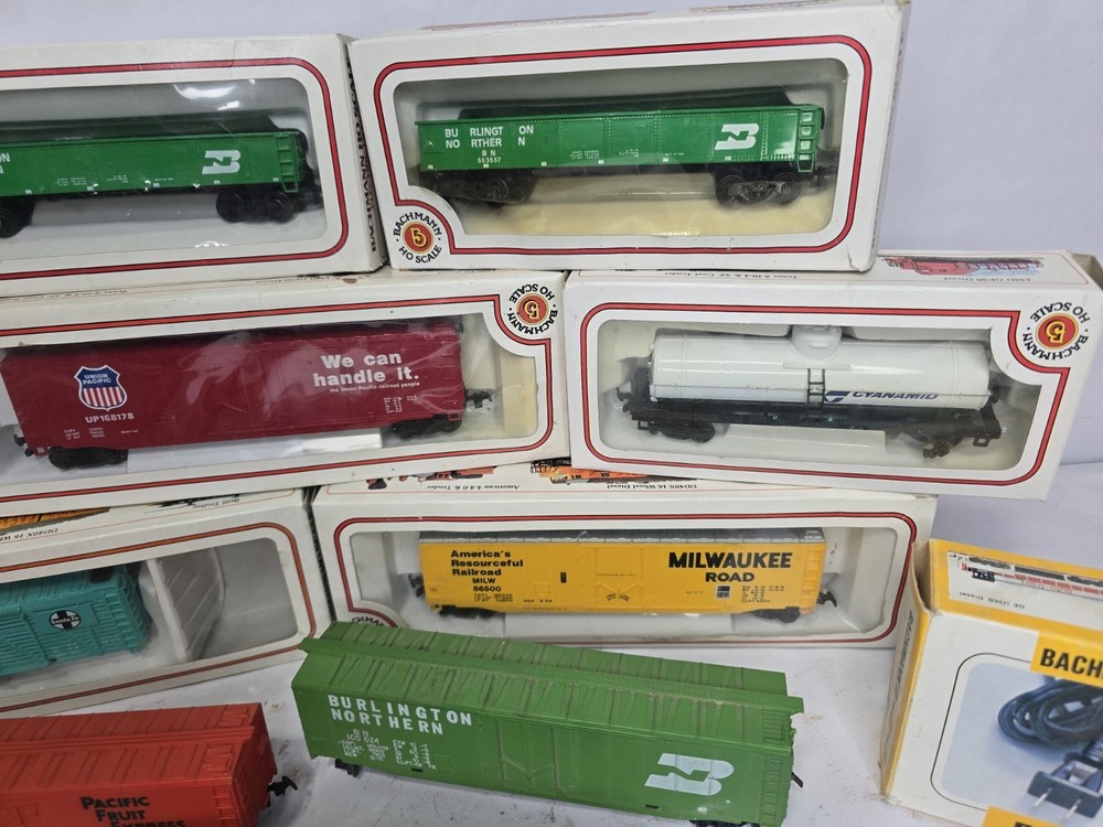 collection of vintage Bachmann HO scale model train set components