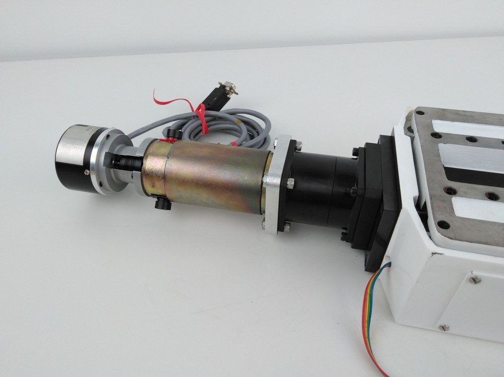 Klinger UZ160, MC 55753 1 10 90 Vertical Translation Stage w/ Motor & Encoder