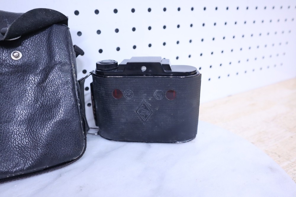 Vintage AGFA PD 16 Clipper Camera Winds Up & Clicks When Trigger Is Pushed USA