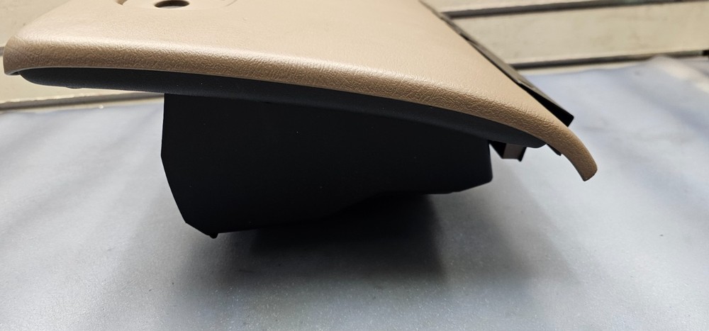 02-05 trailblazer Envoy Rainier Dash Glove Box Storage Compartment Assembly Tan