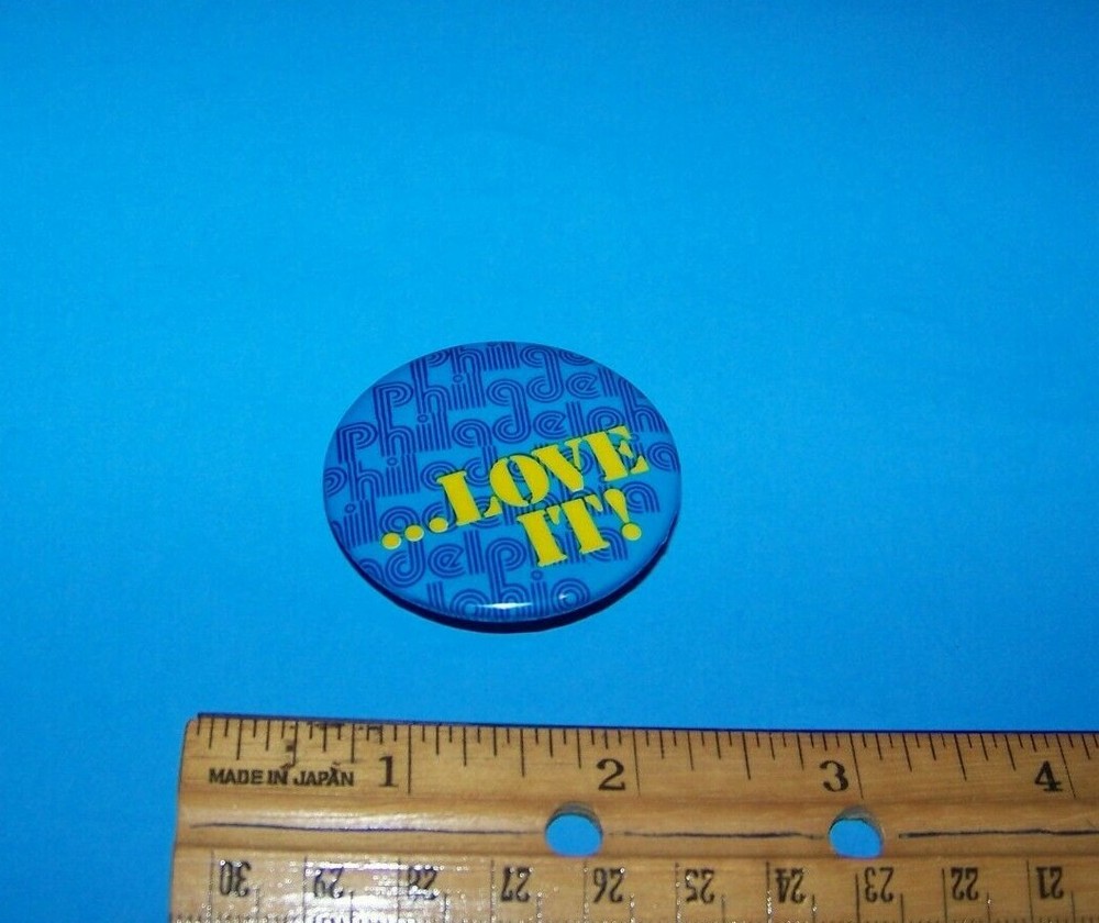 Philadelphia  "Love It"    Vintage Button